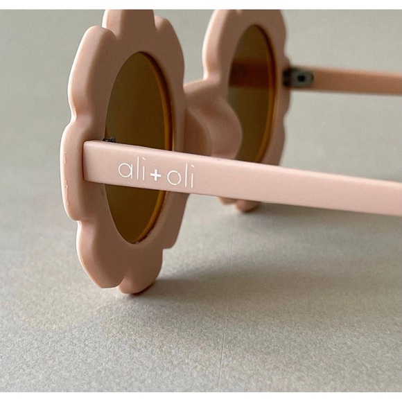 Ali + Oli | Kids Flower Power Sunglasses in Pink - Picture 6 of 6
